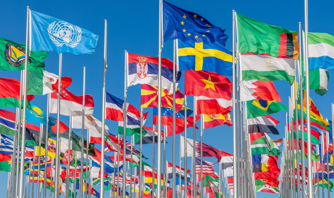 Bild på olika internationella flaggor . Representerar Artikeln: Apostille inom EU 2025 på Apostille24.se